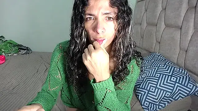 Snapshot of Nadia_Monroe chatting on December 15, 9:35 am Nadia Monroe online show from December 15, 9:35 am