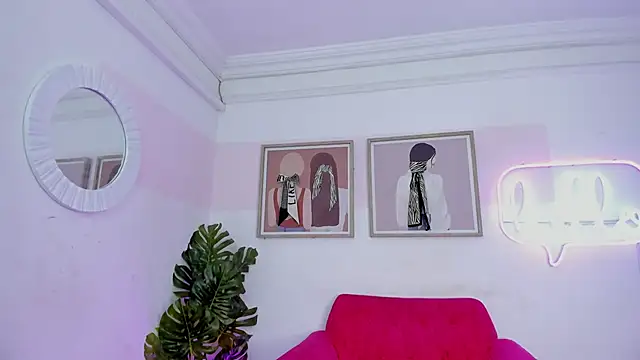 Snapshot of Miakhalifa_7 chatting on December 19, 3:35 am Miakhalifa 7 online show from December 19, 3:35 am