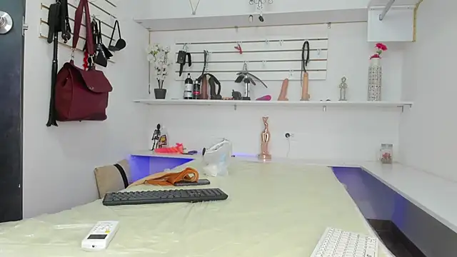 Alejandra Dunn online show from September 25, 1:15 pm