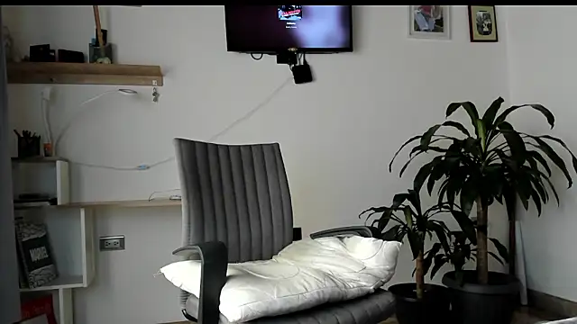 manucute 23  online show from February 19, 3:19 pm