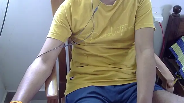 Snapshot of The_SHY_uncut chatting on January 14, 5:51 am The SHY uncut online show from January 14, 5:51 am