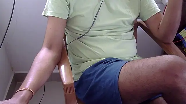 Snapshot of The_SHY_uncut chatting on March 2, 5:54 am The SHY uncut online show from March 2, 5:54 am