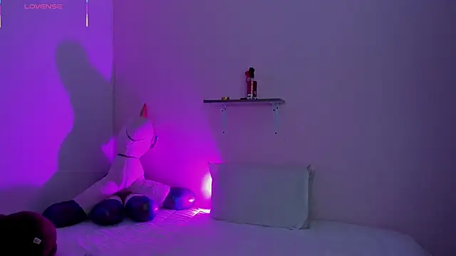 Oriana Guzman online show from January 18, 2:48 am