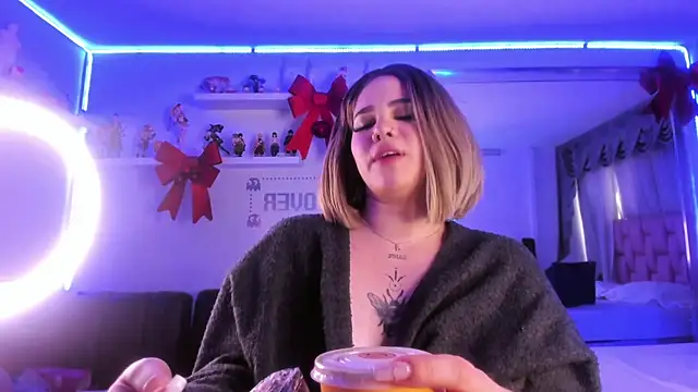 Snapshot of albaismynameX chatting on January 4, 3:17 pm albaismynameX online show from January 4, 3:17 pm