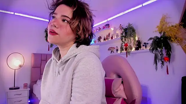 Snapshot of albaismynameX chatting on February 13, 12:11 pm albaismynameX online show from February 13, 12:11 pm