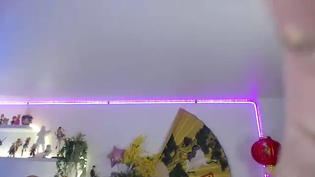 Snapshot of albaismynameX chatting on March 3, 12:05 pm albaismynameX online show from March 3, 12:05 pm