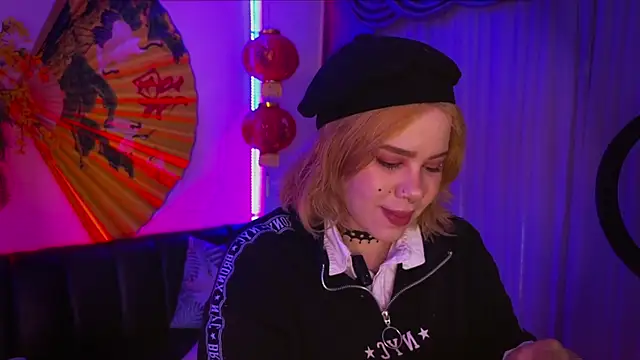 Snapshot of albaismynameX chatting on October 25, 12:23 pm albaismynameX online show from October 25, 12:23 pm