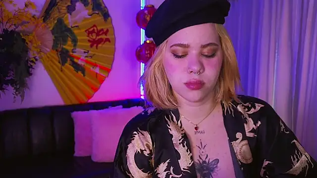 Snapshot of albaismynameX chatting on October 28, 12:30 pm albaismynameX online show from October 28, 12:30 pm