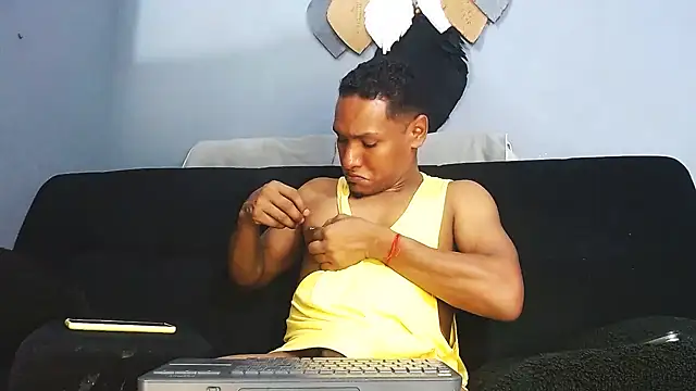 Grandeygruesa1 online show from December 5, 7:50 am