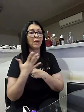 Snapshot of Milf_Abigail chatting on September 22, 1:40 am Milf Abigail online show from September 22, 1:40 am