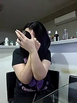 Snapshot of Milf_Abigail chatting on October 3, 1:35 am Milf Abigail online show from October 3, 1:35 am