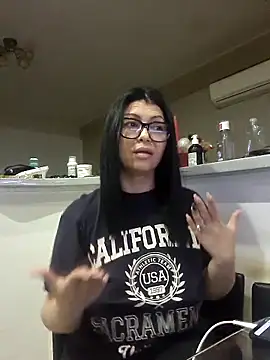 Snapshot of Milf_Abigail chatting on October 24, 12:30 am Milf Abigail online show from October 24, 12:30 am