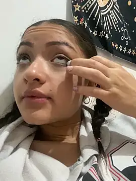 Snapshot of Alicia_ALICIA chatting on December 16, 8:20 am Alicia ALICIA online show from December 16, 8:20 am