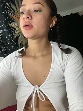 Snapshot of Alicia_ALICIA chatting on December 30, 4:31 am Alicia ALICIA online show from December 30, 4:31 am