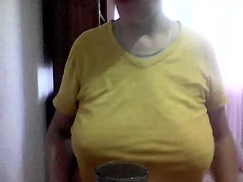 Snapshot of AnaXBerry chatting on September 25, 6:06 am AnaXBerry online show from September 25, 6:06 am