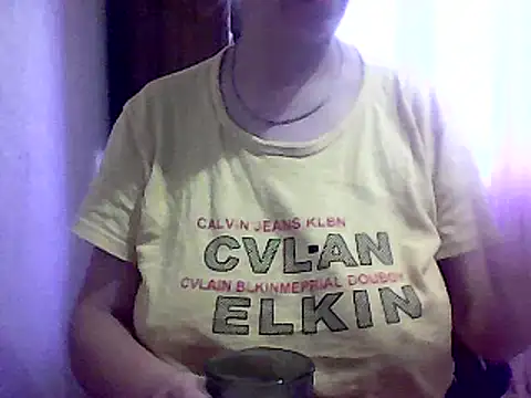 Snapshot of AnaXBerry chatting on October 2, 6:31 am AnaXBerry online show from October 2, 6:31 am