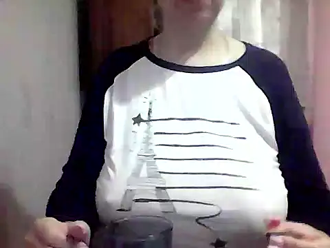 Snapshot of AnaXBerry chatting on October 5, 6:17 pm AnaXBerry online show from October 5, 6:17 pm