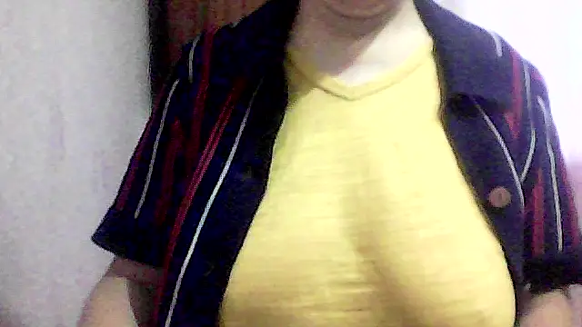 Snapshot of AnaXBerry chatting on October 11, 6:23 am AnaXBerry online show from October 11, 6:23 am