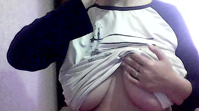 Snapshot of AnaXBerry chatting on October 15, 7:08 am AnaXBerry online show from October 15, 7:08 am