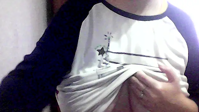 Snapshot of AnaXBerry chatting on October 17, 6:49 am AnaXBerry online show from October 17, 6:49 am