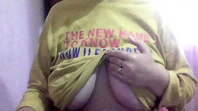 Snapshot of AnaXBerry chatting on October 20, 6:47 am AnaXBerry online show from October 20, 6:47 am