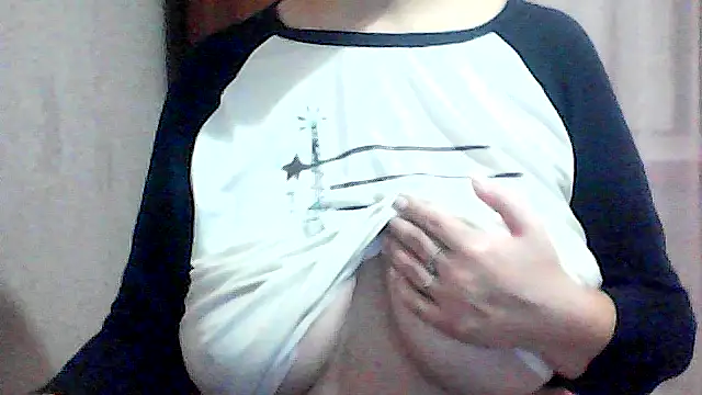 Snapshot of AnaXBerry chatting on October 23, 3:22 pm AnaXBerry online show from October 23, 3:22 pm