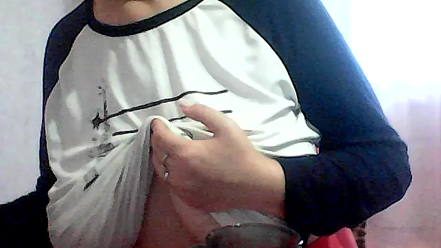 Snapshot of AnaXBerry chatting on October 27, 6:39 am AnaXBerry online show from October 27, 6:39 am