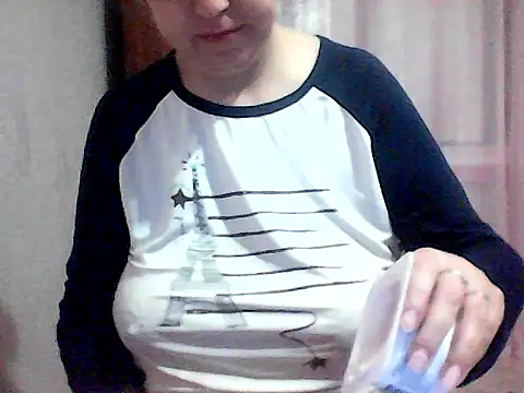 Snapshot of AnaXBerry chatting on November 1, 6:10 pm AnaXBerry online show from November 1, 6:10 pm