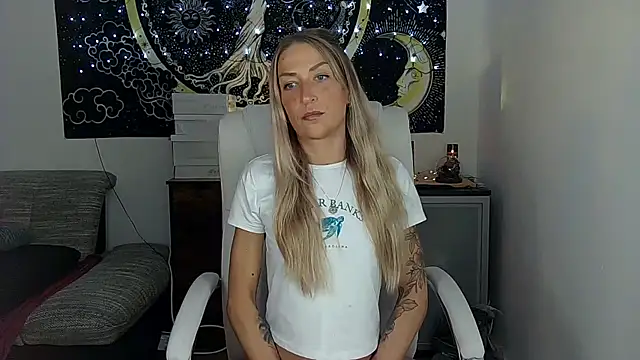 Snapshot of SexxyLiviaa chatting on October 13, 4:40 pm SexxyLiviaa online show from October 13, 4:40 pm