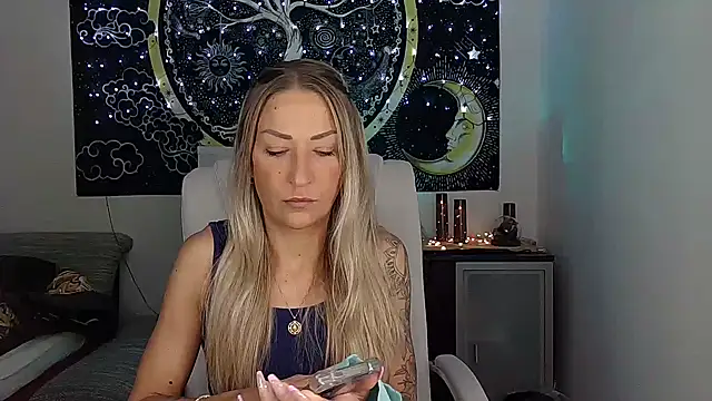 Snapshot of SexxyLiviaa chatting on October 21, 3:18 am SexxyLiviaa online show from October 21, 3:18 am