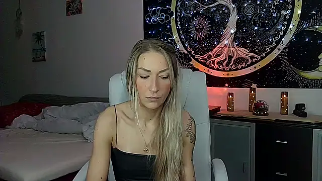 Snapshot of SexxyLiviaa chatting on October 25, 2:52 am SexxyLiviaa online show from October 25, 2:52 am