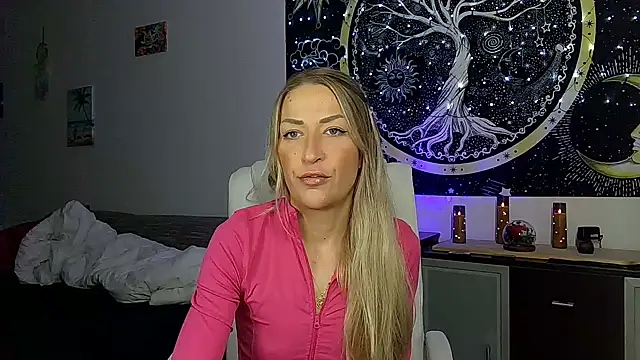 Snapshot of SexxyLiviaa chatting on October 28, 12:36 am SexxyLiviaa online show from October 28, 12:36 am