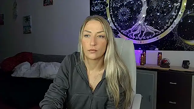 Snapshot of SexxyLiviaa chatting on November 2, 1:41 am SexxyLiviaa online show from November 2, 1:41 am