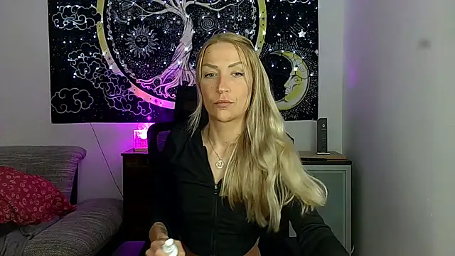Snapshot of SexxyLiviaa chatting on April 26, 7:00 pm SexxyLiviaa online show from April 26, 7:00 pm