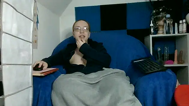 Isabella Geney online show from March 31, 8:53 pm