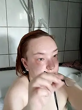 Isabella Geney online show from April 20, 1:14 pm