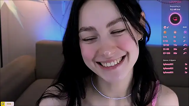 Snapshot of CosmicFaye chatting on December 29, 8:33 am CosmicFaye online show from December 29, 8:33 am