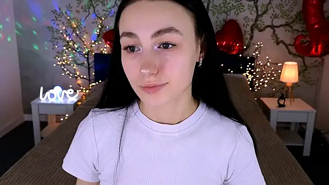 Snapshot of CosmicFaye chatting on February 18, 9:21 am CosmicFaye online show from February 18, 9:21 am