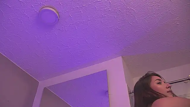 Lilly Peach22 online show from December 5, 11:18 pm