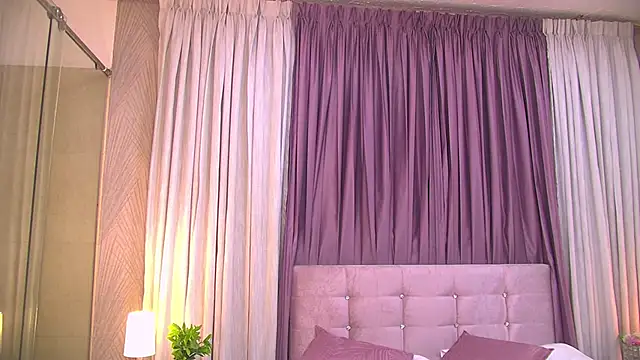 Lilly Peach22 online show from January 18, 6:10 pm