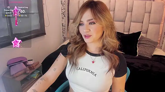 Snapshot of KataHot_ chatting on October 17, 8:22 pm KataHot online show from October 17, 8:22 pm