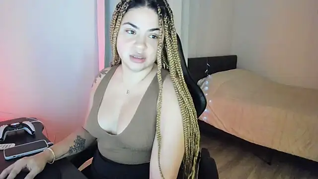 Snapshot of MelSaunders chatting on December 23, 2:45 am MelSaunders online show from December 23, 2:45 am