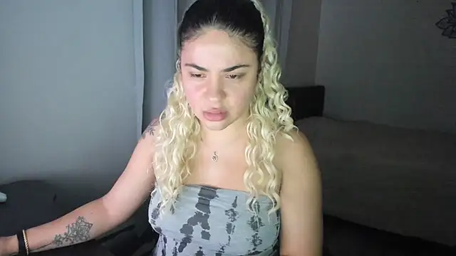 Snapshot of MelSaunders chatting on January 12, 3:49 am MelSaunders online show from January 12, 3:49 am