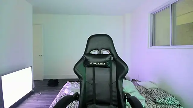 Snapshot of MelSaunders chatting on February 16, 2:53 am MelSaunders online show from February 16, 2:53 am