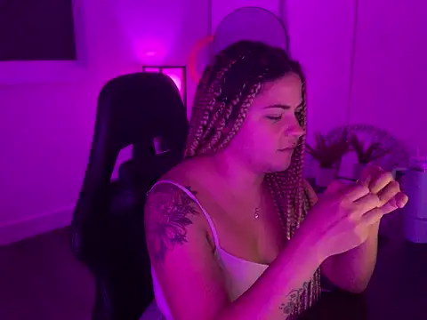 Snapshot of MelSaunders chatting on October 26, 4:07 am MelSaunders online show from October 26, 4:07 am