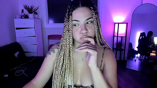 Snapshot of MelSaunders chatting on October 31, 1:28 am MelSaunders online show from October 31, 1:28 am