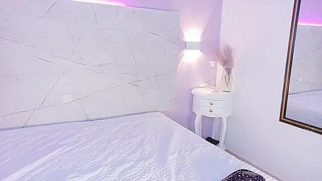 AbrilBrent online show from October 21, 7:36 pm