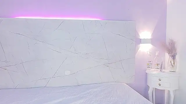 AbrilBrent online show from October 28, 7:38 pm