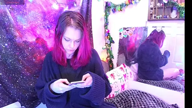 EverlyEster online show from December 9, 6:01 am