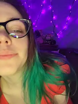 Snapshot of EverlyEster chatting on March 29, 10:26 am EverlyEster online show from March 29, 10:26 am